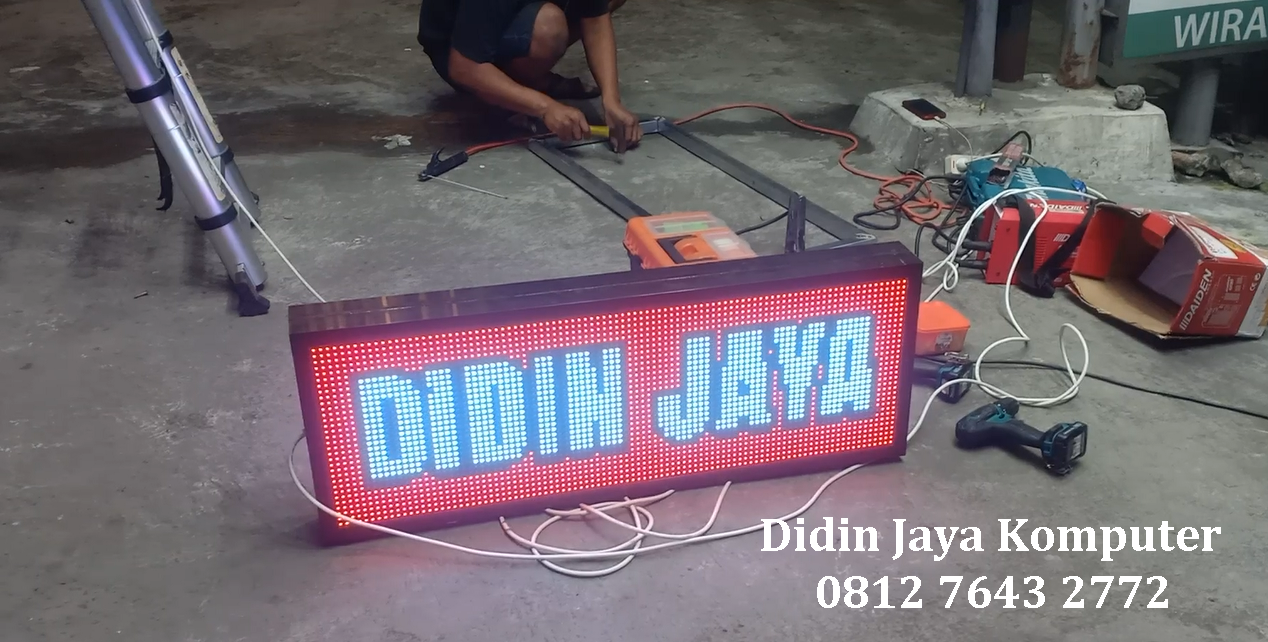 <p>Running text untuk Wirafone yang berukuran 36x100cm menggunakan led RGB berkualitas tinggi. Kami memberikan frame running text gratis untuk anda. Anda juga akan mendapatkan pengelasan gratis dari kami jika dibutuhkan di lokasi. Dan juga gratis pemasangan dan pengiriman&nbsp;</p>